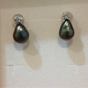 Black Tahitian Keshi Earrings Studs